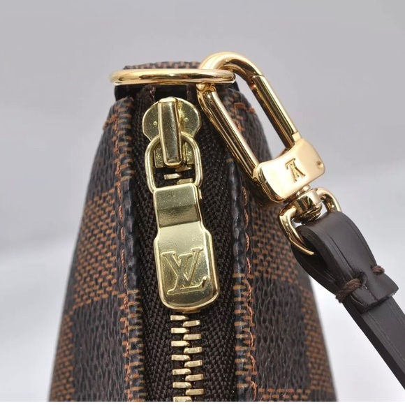 **SOLD**Auth Louis Vuitton Damier Pochette Bag - Picture 4 of 8